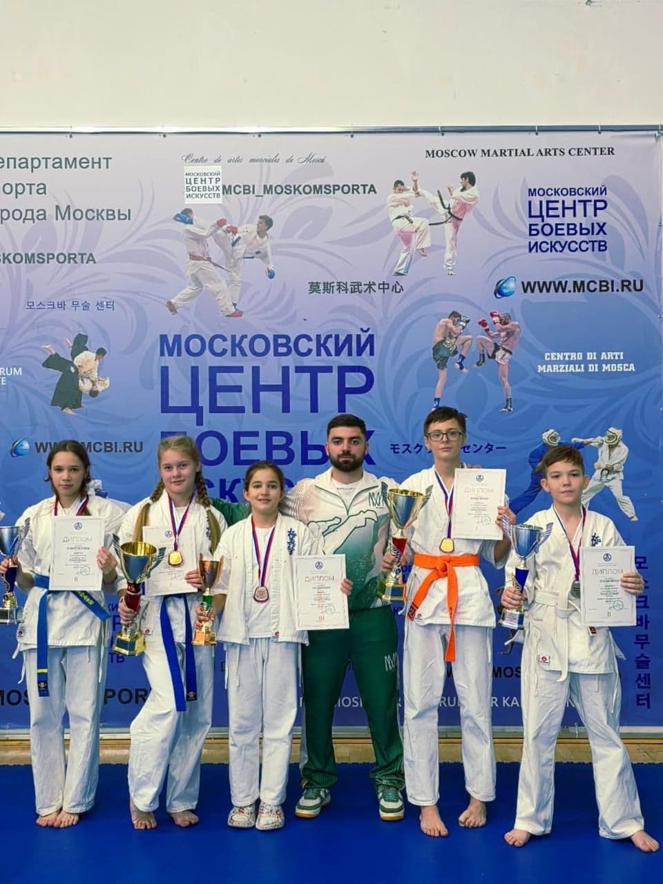 Поздравляем наших тренеров! Вы — фундамент, на котором растут чемпионы и личности.